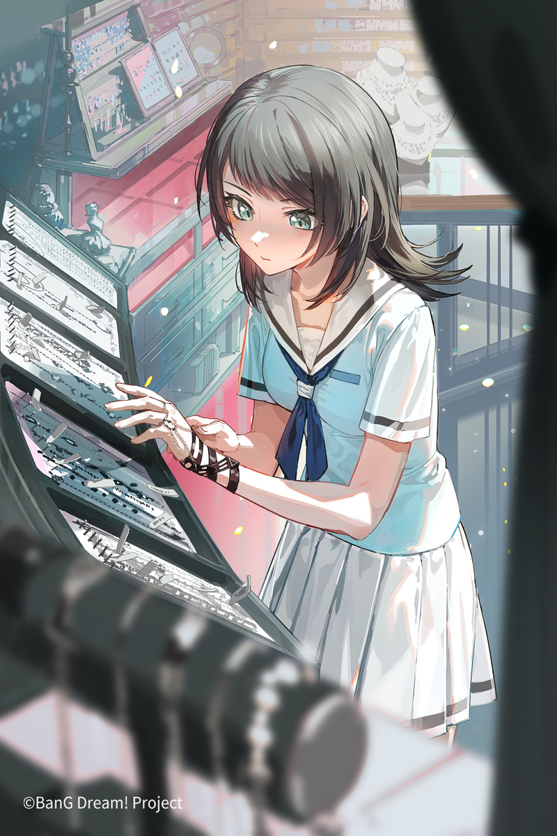 挑选首饰 (ID: 129365582)